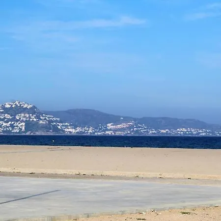 Silv12-frontline Sea Views Апартаменты