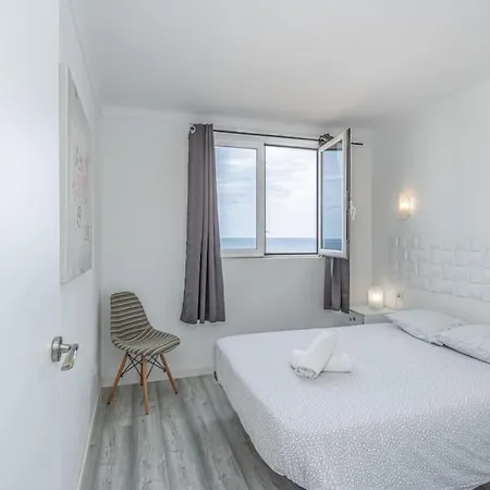 Апартаменты Silv12-frontline Sea Views