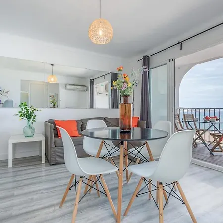 Апартаменты Silv12-frontline Sea Views