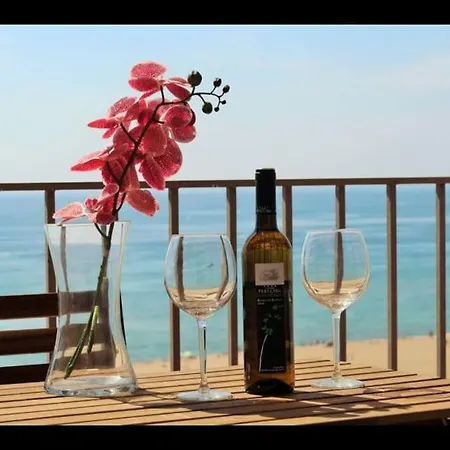 Апартаменты Silv12-frontline Sea Views *